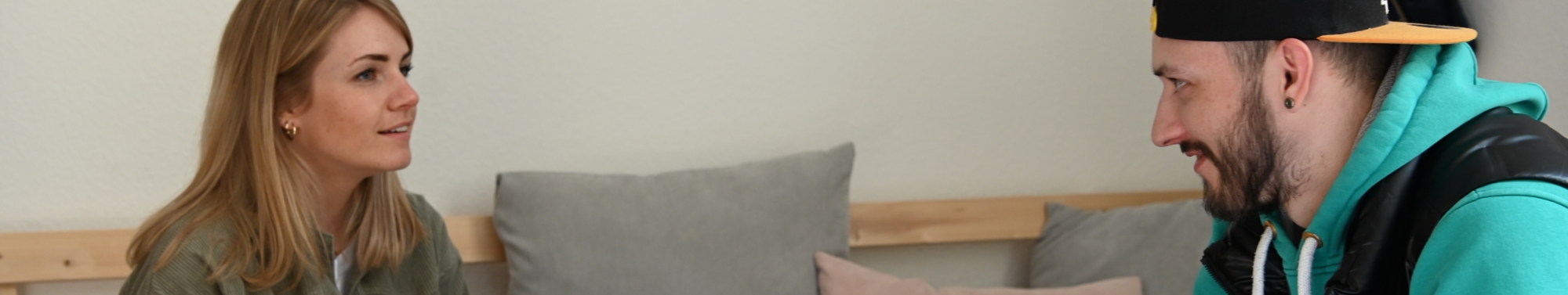 Das Angebot von Bethel.regional richtet sich an Menschen mit einer psychischen und/oder Suchterkrankung aus dem Kreis Höxter, die selbstbestimmt in einer eigenen Wohnung leben möchten und dabei Unterstützung benötigen.