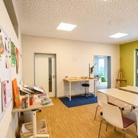 Ausstattung und Aufenthaltsraum vom Haus an der Kirche in Ennepetal von Bethel.regional, in dem Menscen mit seelischen Erkrankungen leben