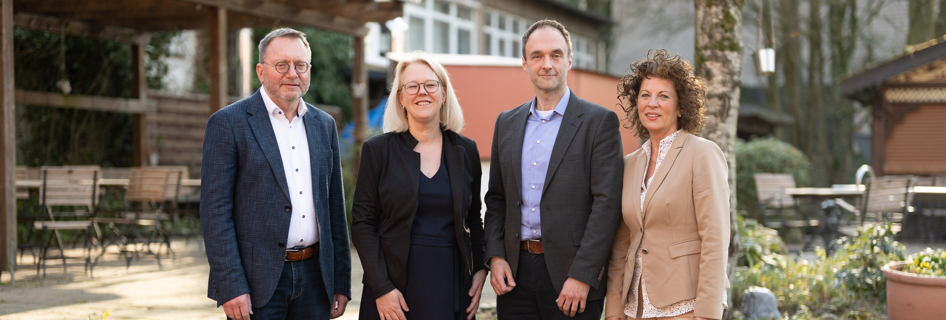 Das Bild zeigt die Geschäftsführung von Bethel.regional von links: Stefan Helling-Voß, Sandra Waters, Daniel Schuster, Pastorin Verena Schmidt.