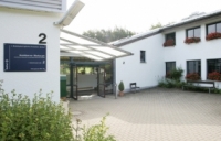 Eingang der Homborner Werkstatt in Breckerfeld von Bethel.regional, wo Menschen mit Behinderungen arbeiten können und Freizeitangebote haben.