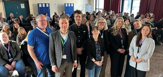 Leitbild-Postkarten-Motiv: Nächstenliebe aus Überzeugung