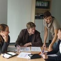 Arbeit im Büro des Ambulant Unterstützenden Wohnens in Münster von Bethel.regional, zur Unterstützung von Menschen mit Behinderungen, chronischen Erkankungen und Sucht.