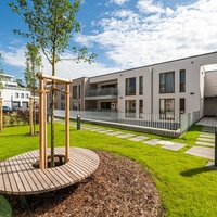 Garten vom Haus an der Kirche in Bethel.regional, in dem Menschen mit seelischen Erkrankungen leben