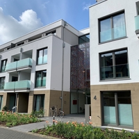 Das Bild zeigt den Eingangsbereich des UW Hövelhof von außen.