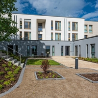 Innenhof vom Haus an der Kirche in Ennepetal von Bethel.regional, in dem Menschen mit seelischen Erkrankungen leben